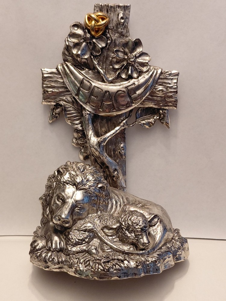 Lion With Lamb Statuette