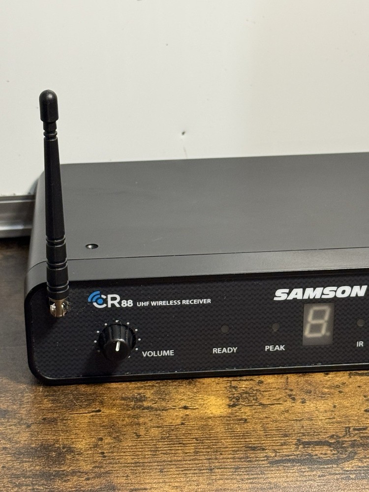 Samson CR88 Wireless Receiver w/samson cb88 transmitter & headset - Works Great!