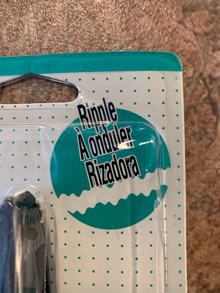 Vintage Fiskars Paper edger: Ripple Pattern