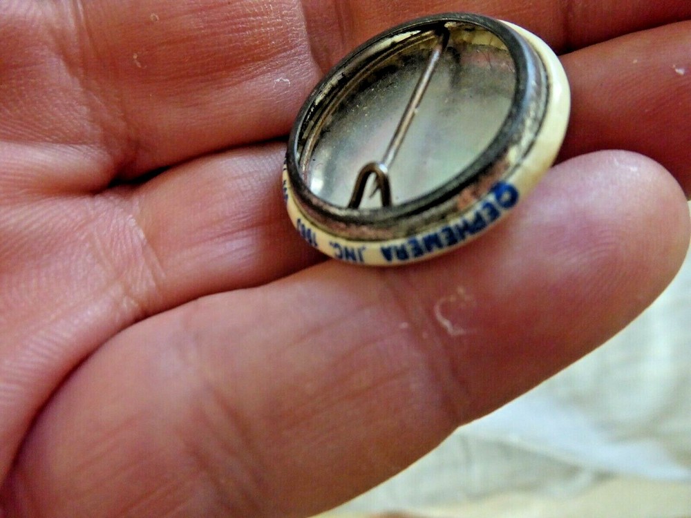 VINTAGE PINBACK BUTTON PEACE ANTI WAR 1983