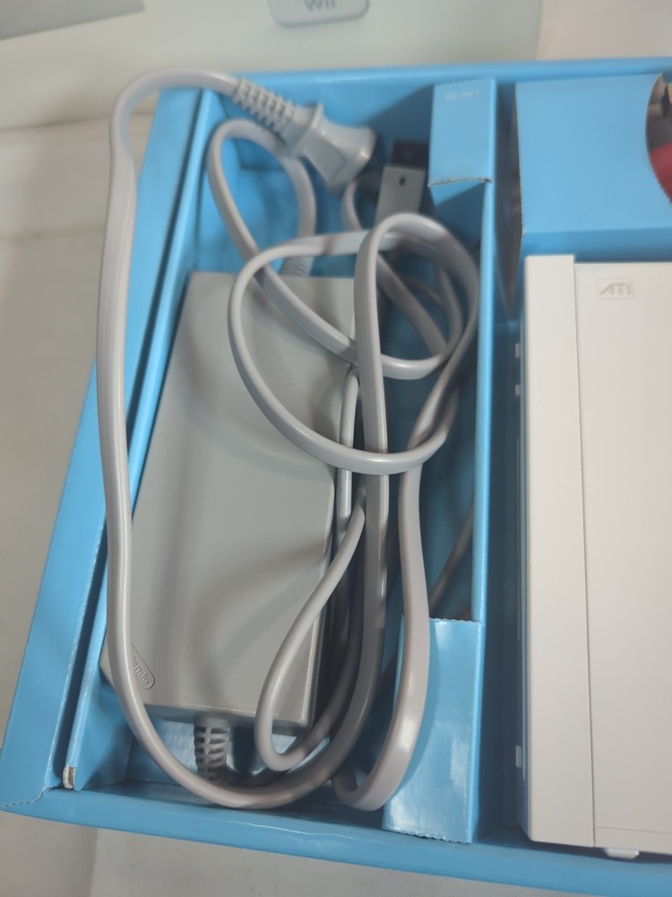 Nintendo Wii Console game system controllers bundle White (With box) Tested B13