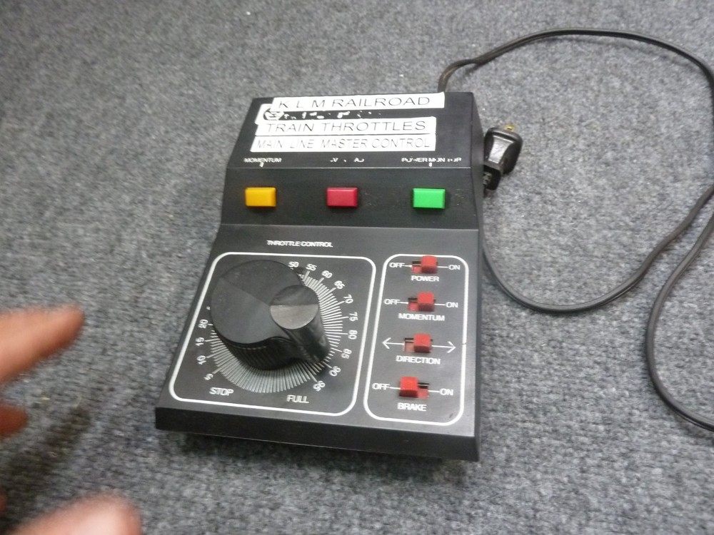 MRC 2500 HO Scale Loco-Motion Tech II Model Train Control.