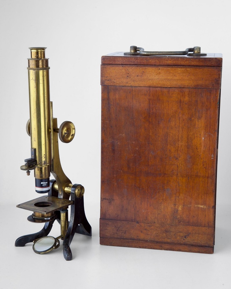 ANTIQUE BRASS HENRY CROUCH LONDON 1242 w/Nikon E Plan 4/0.1 Microscope Objective