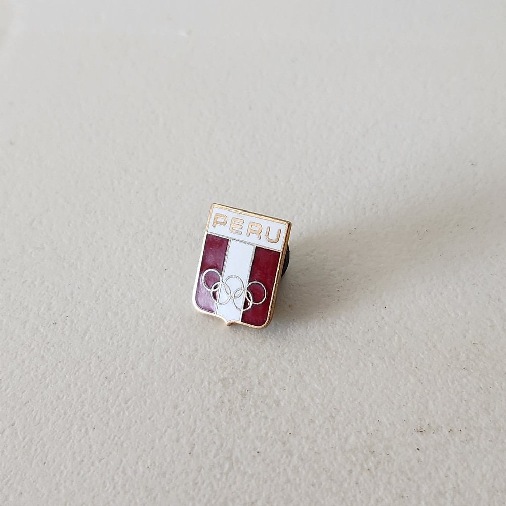 VINTAGE PERU NOC OLYMPIC LAPEL HAT JACKET PIN