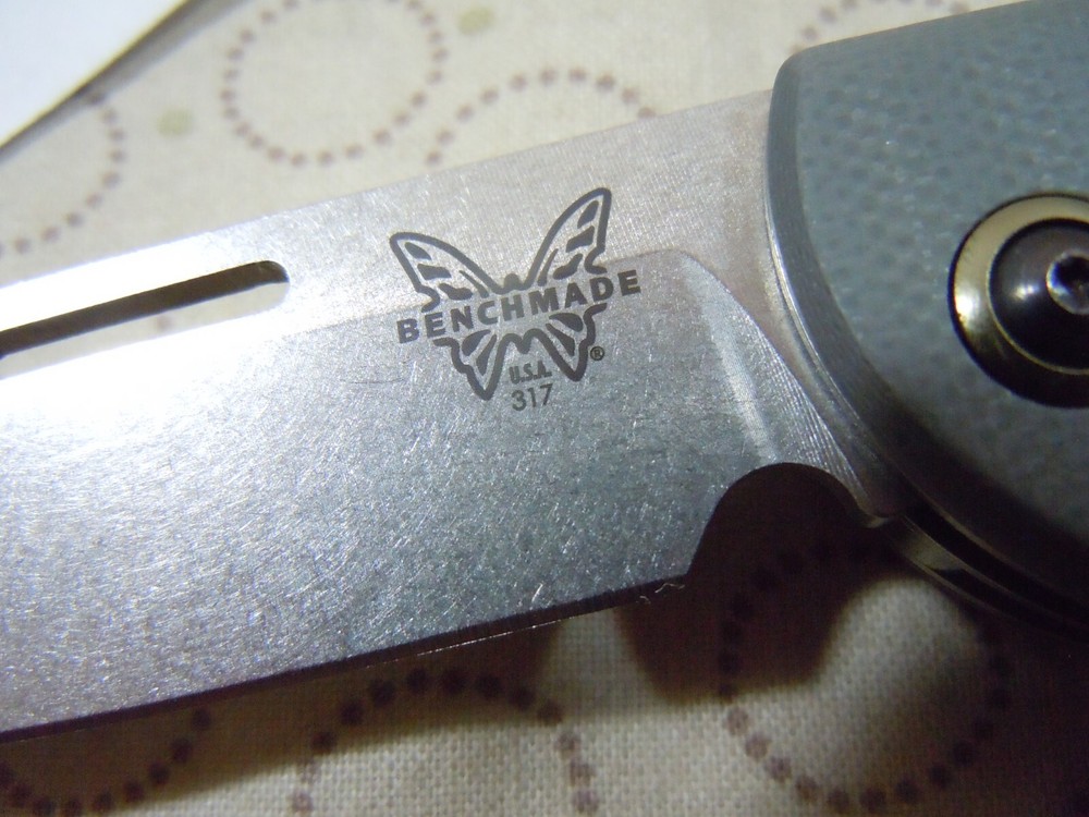 BENCHMADE WEEKENDER 317 FOLDING BLADE KNIFE.