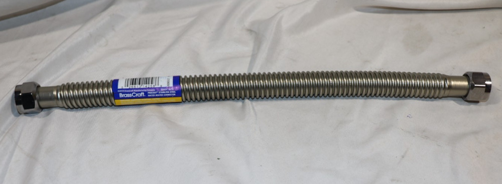 SET OF 2, SWB00-18N BRASSCRAFT, WATER HEATER CONNECTOR 3/4" FIP X 3/4 FIP X 18"