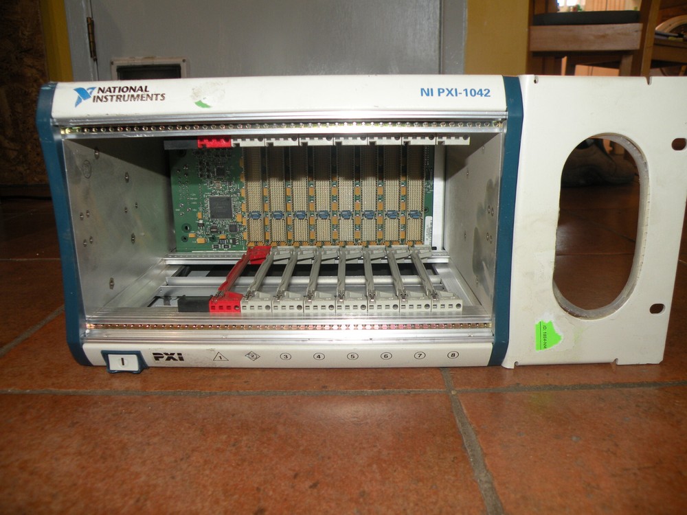 NATIONAL INSTRUMENTS NI PXI-1042 CHASSIS