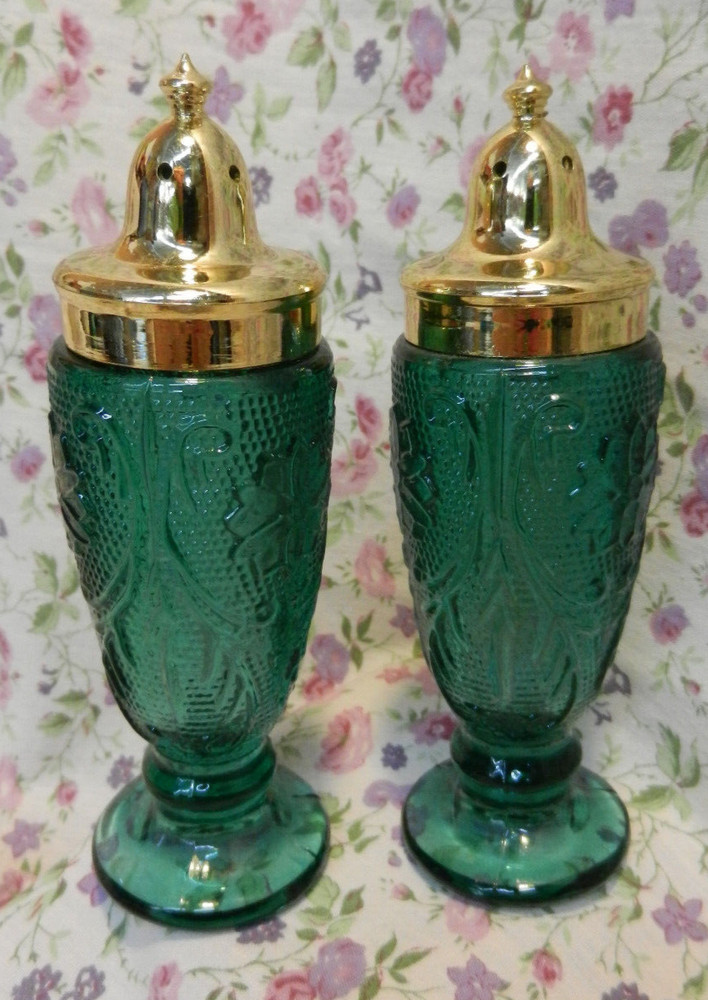 NEW TIARA SANDWICH SPRUCE SALT & PEPPER SET