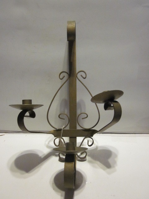VINTAGE SOLID BRASS SCROLL MEDIVAL STYLE 3 LIGHT CANDLESTICK HOLDER SCONE