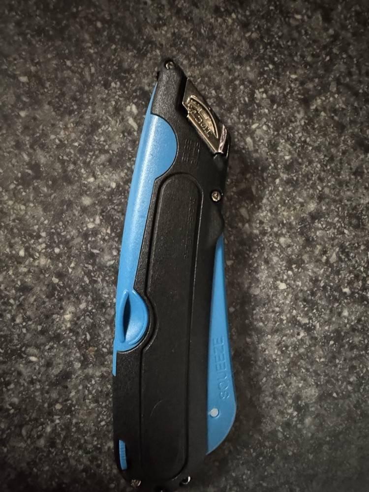 Blue Black Folding Box Cutter Utility Knife