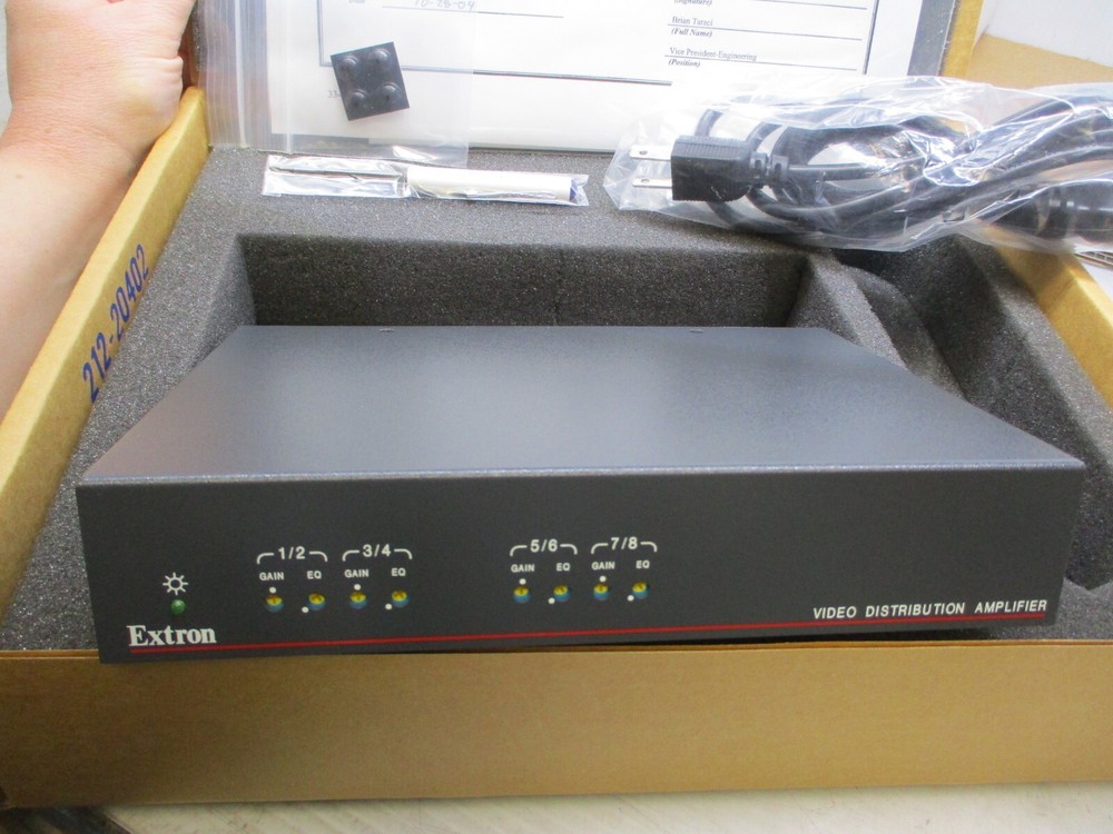 Extron DA 8V/4V Dual EQ Composite Video Distribution Amplifier