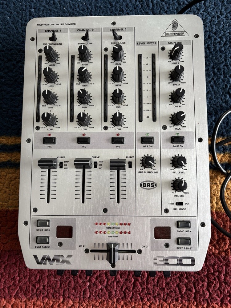 Behringer VMX 300 Pro DJ Mixer
