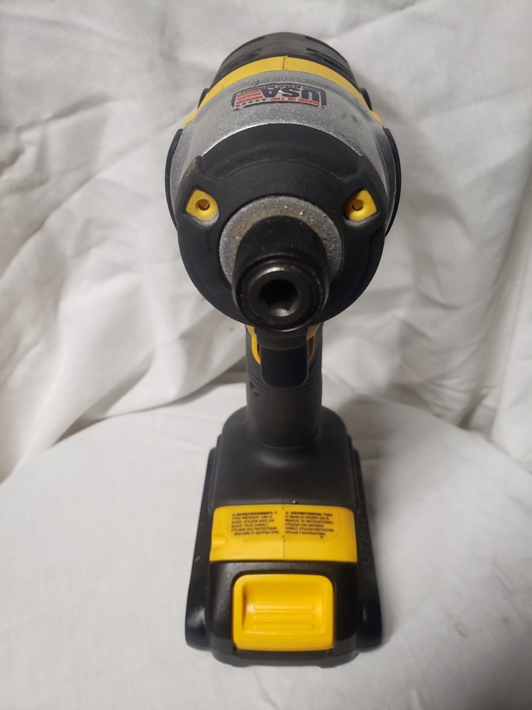 DeWalt DCF885 20V 1/4" Impact Driver with Battery (DCB201)