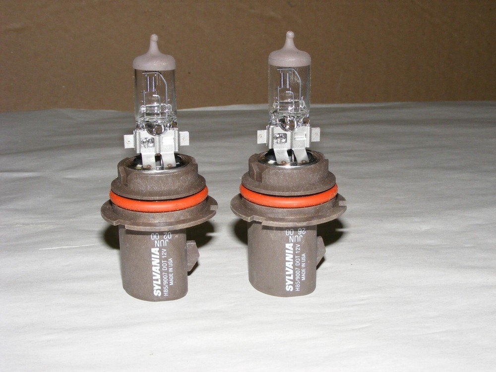 (2) Sylvania HB5 9007 Headlight Bulbs Lamp NOS