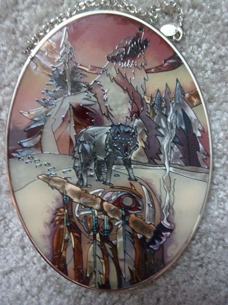 Handpainted Amia 7 Inch Oval Wolves Suncatcher