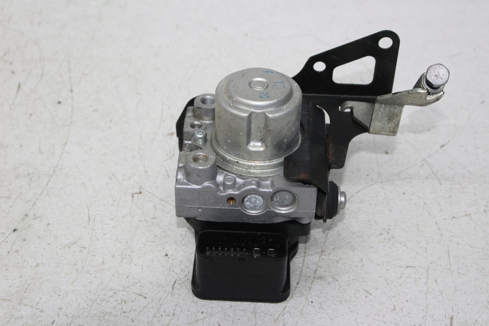 05-12 TRIUMPH SPRINT 1050 GT 1050GT ABS PUMP UNIT MODULE