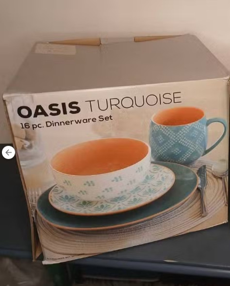 NWOT Baum Oasis Touquoise 4-Piece Dinnerware Set
