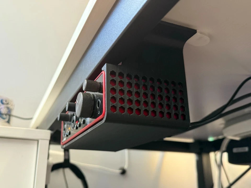 Focusrite Scarlett 2i2 3rd Generation Under-Desk Mount
