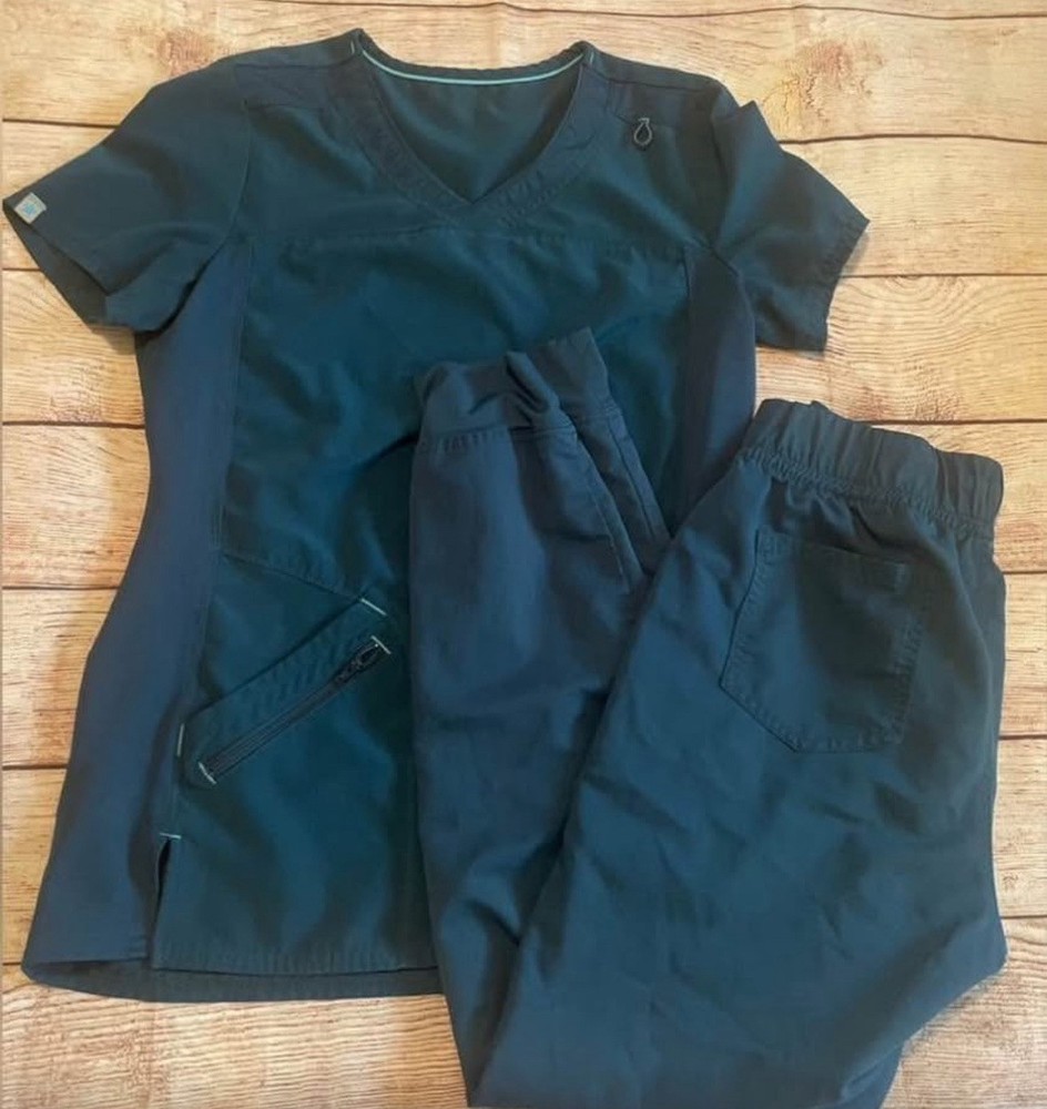 scrub sets women small