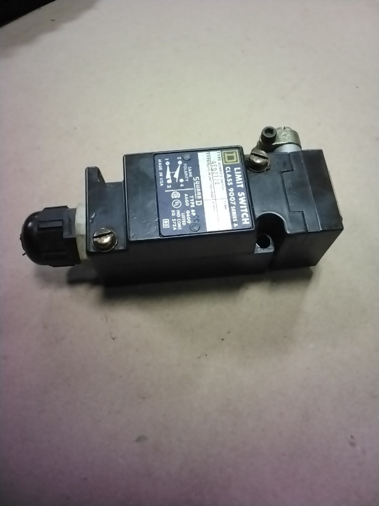 Square D AEQ2724 Limit Switch Class 9007 Ser A