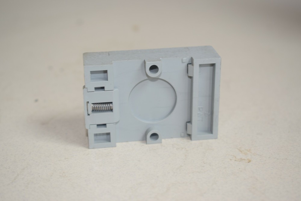 IDEC SR2P-06 SOCKET RELAY ADAPTER