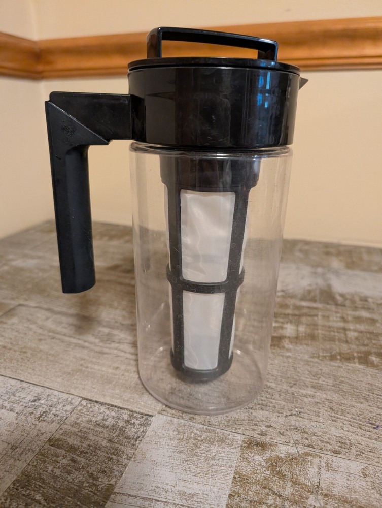 Takeya Patented Deluxe Cold Brew Iced Coffee Maker 1 Quart Black