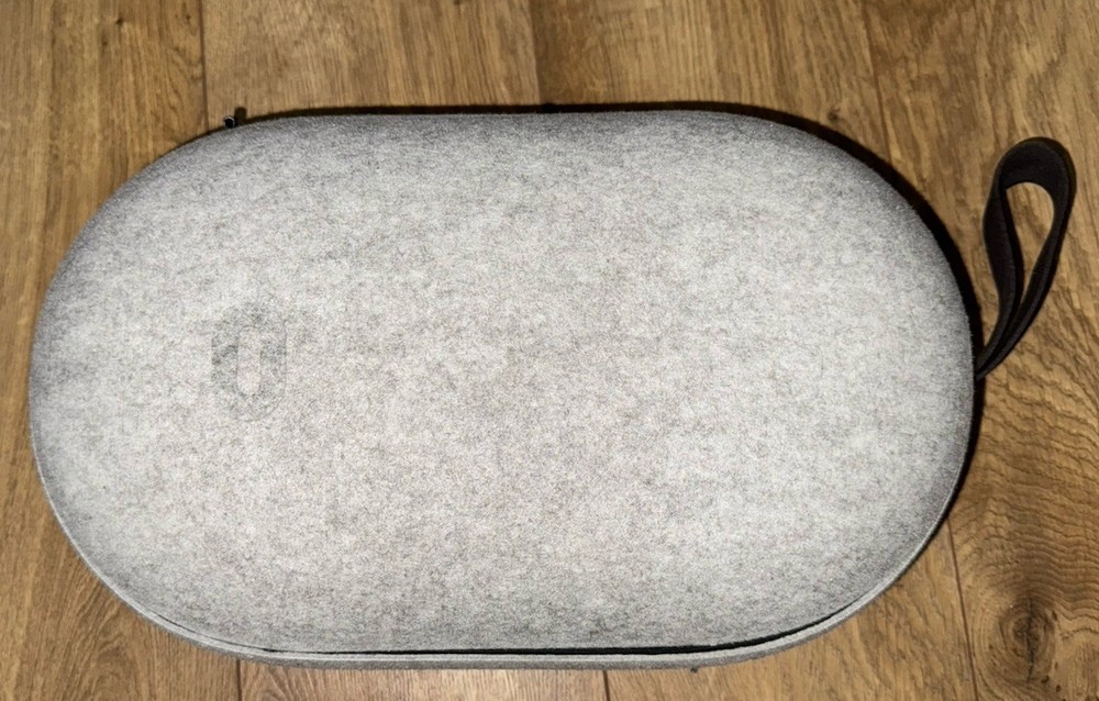 Pre-Owned Official Compact Carrying Case for Facebook Oculus Quest 2