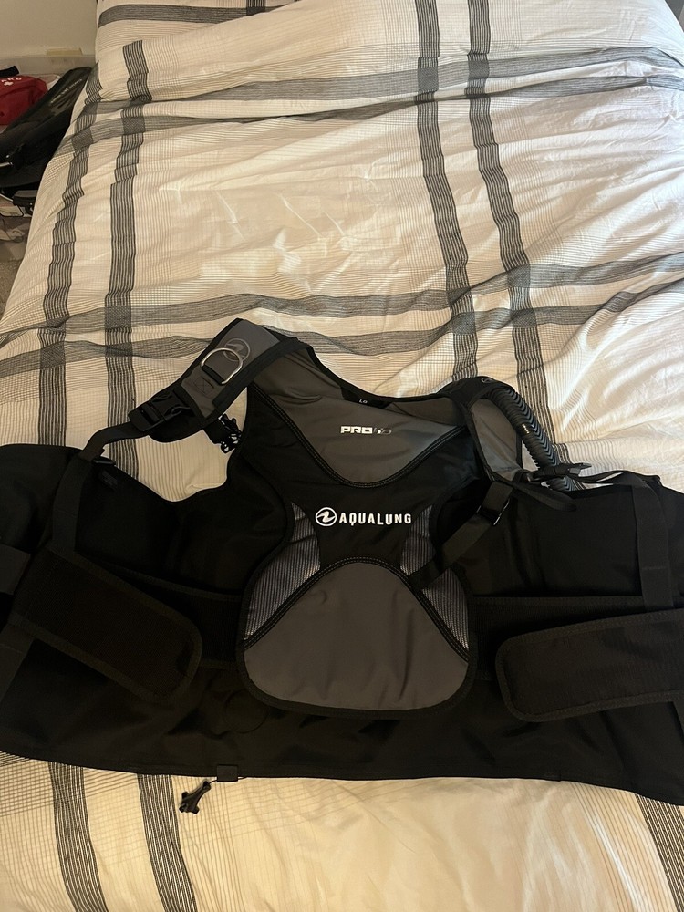 Scuba Aqualung BCD Large Brand New