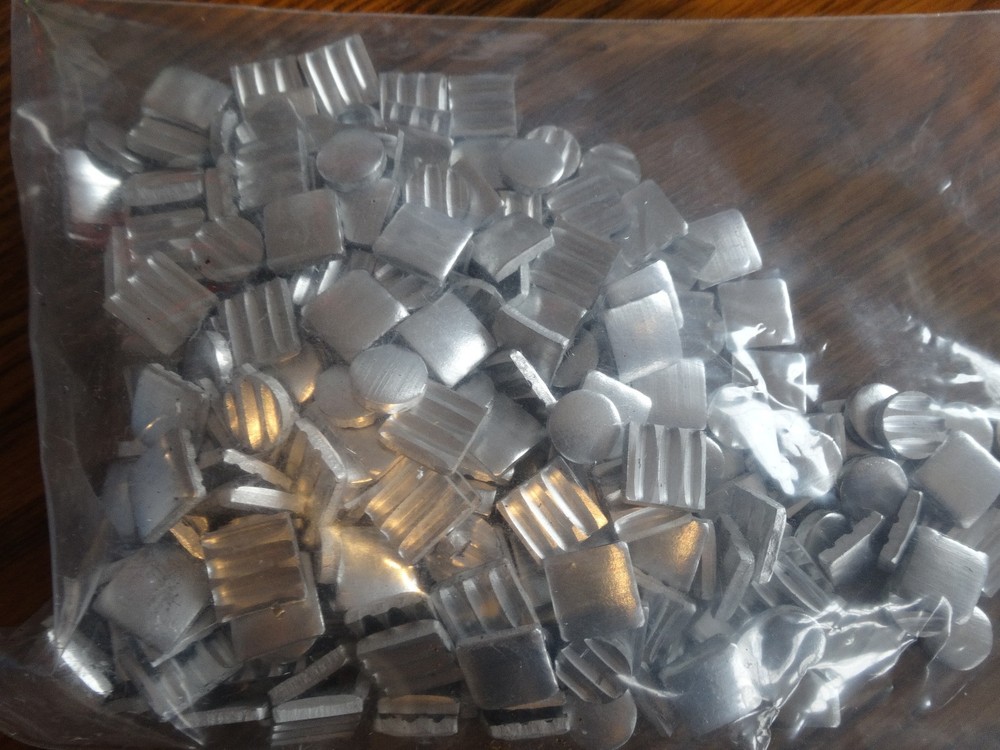 ONE HALF POUND DECORATIVE ALUMINUM SQUARE AND CIRCLES