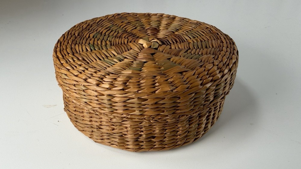 Vintage Fine 5" Woven Lidded Basket