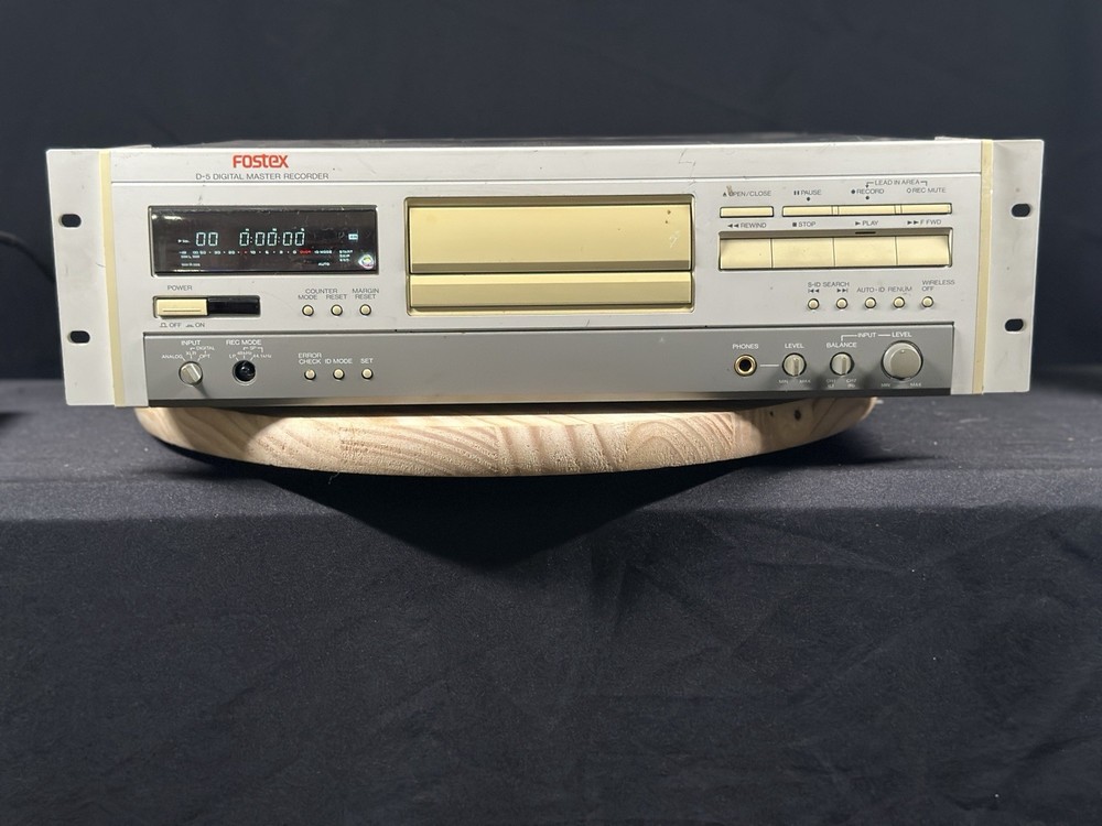 Fostex D-5 Digital Master Recorder Rack Mount Tested-Powers On