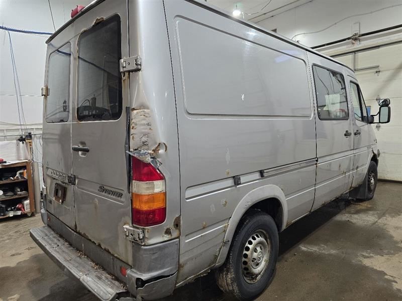 SPRINTV25 2004 Owners Manual 608707