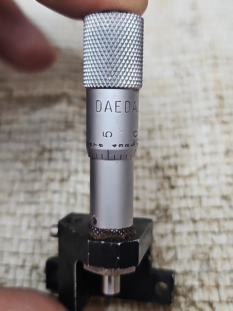 Daedal LINEAR POSITIONER STAGE Starrett Micrometer .5" RANGE