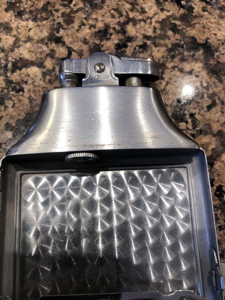 RONSON CIGARETTE CASE WITH BUILT IN LIGHTER SILVERTONE 4X2.5"