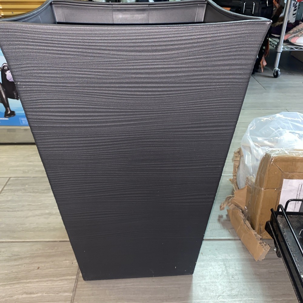 Keter Black Wave Planter 22 in. Tall New