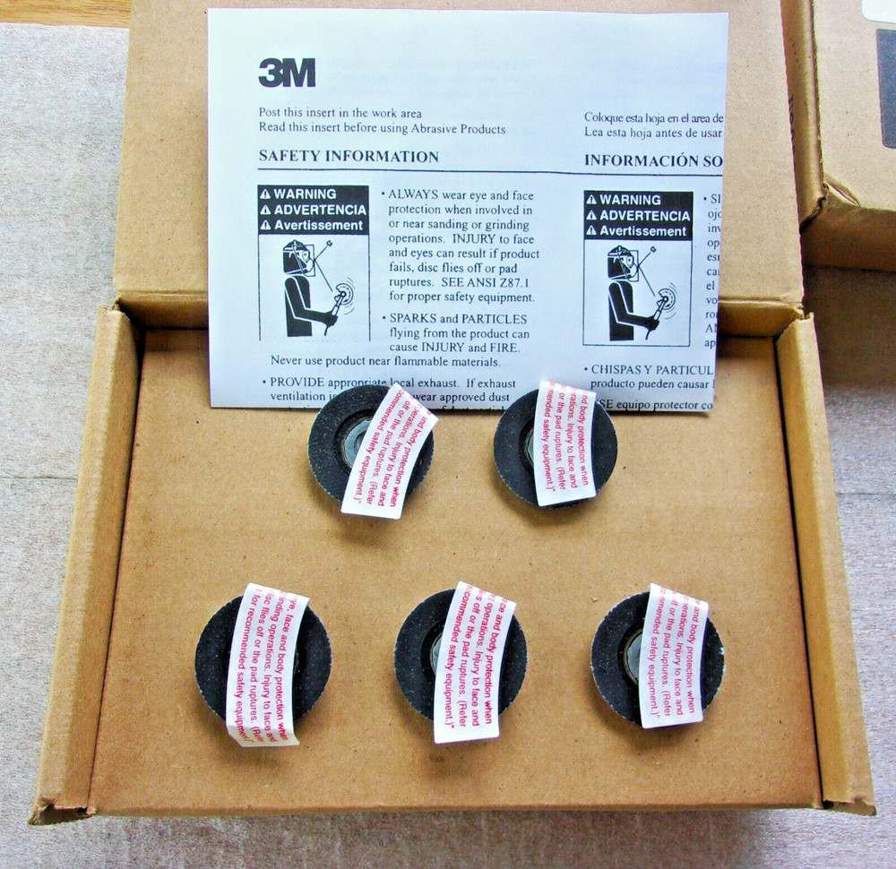 5 - 3M Roloc Disc Pad 45099 Medium 1 1/2 in. Dia.