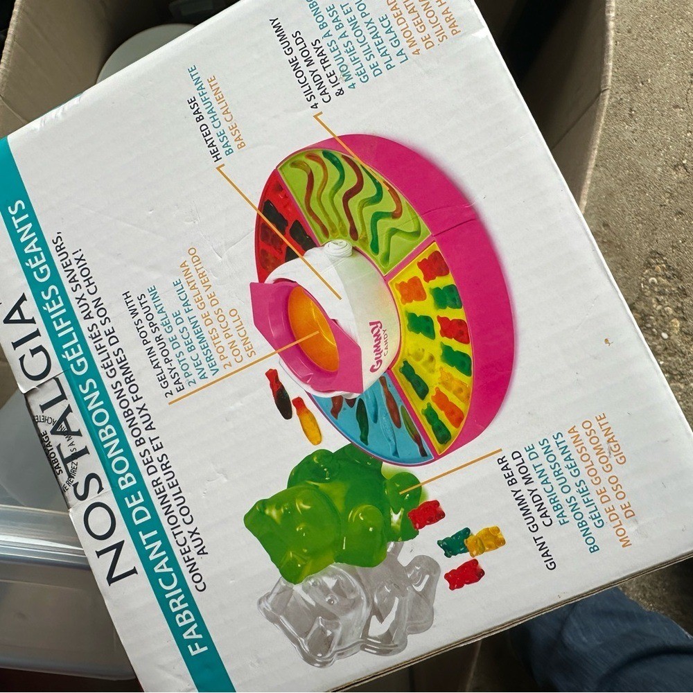 Nostalgia Pink and Green Candy Maker