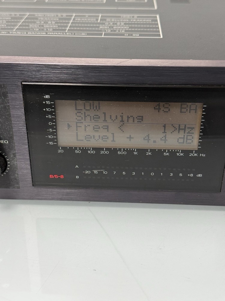 Roland E-660 Digital Stereo Parametric Mastering EQ