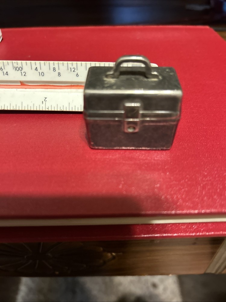 Miniature lunch box
