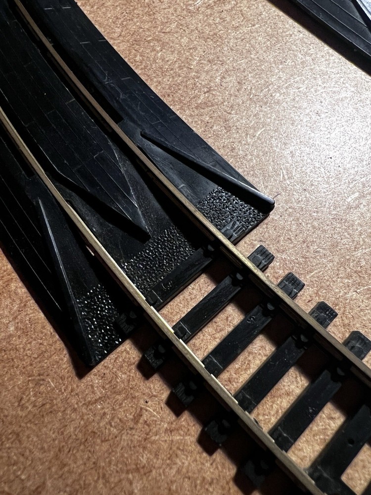 Atlas Curved Tracks H0 Scale, Code 100, 30 Pieces