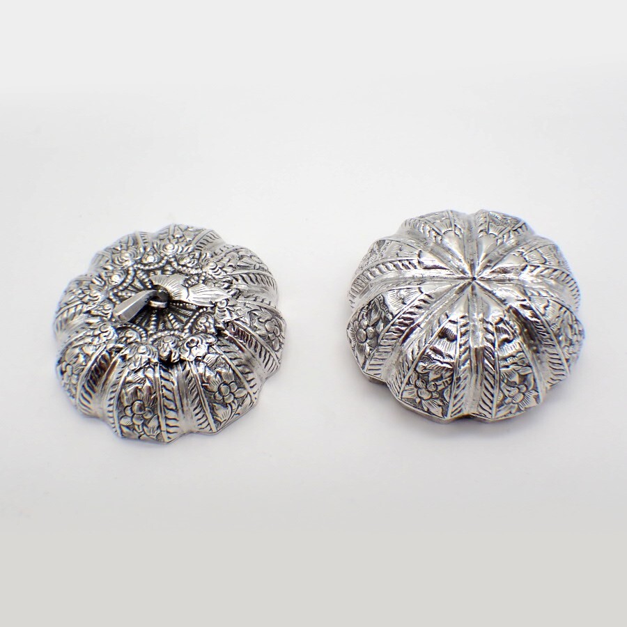 Ornate Pumpkin Form Box 900 Silver