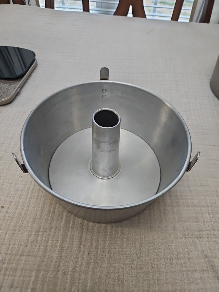 VINTAGE COMET SPONGE CAKE PAN