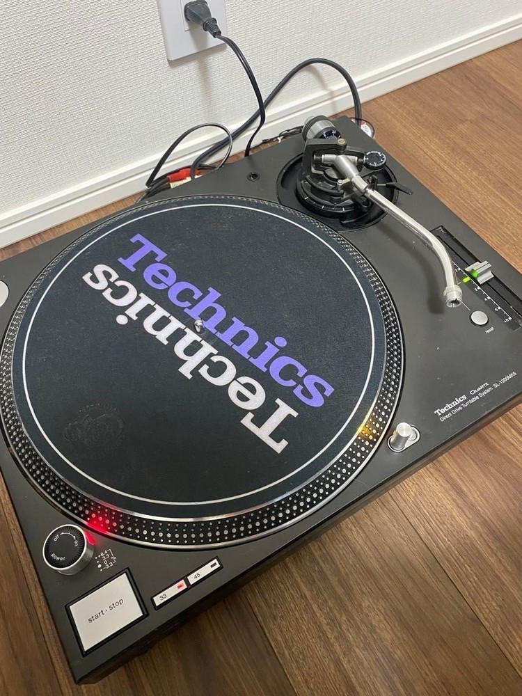 Technics SL1200MK5 2 Turntable with dust cover