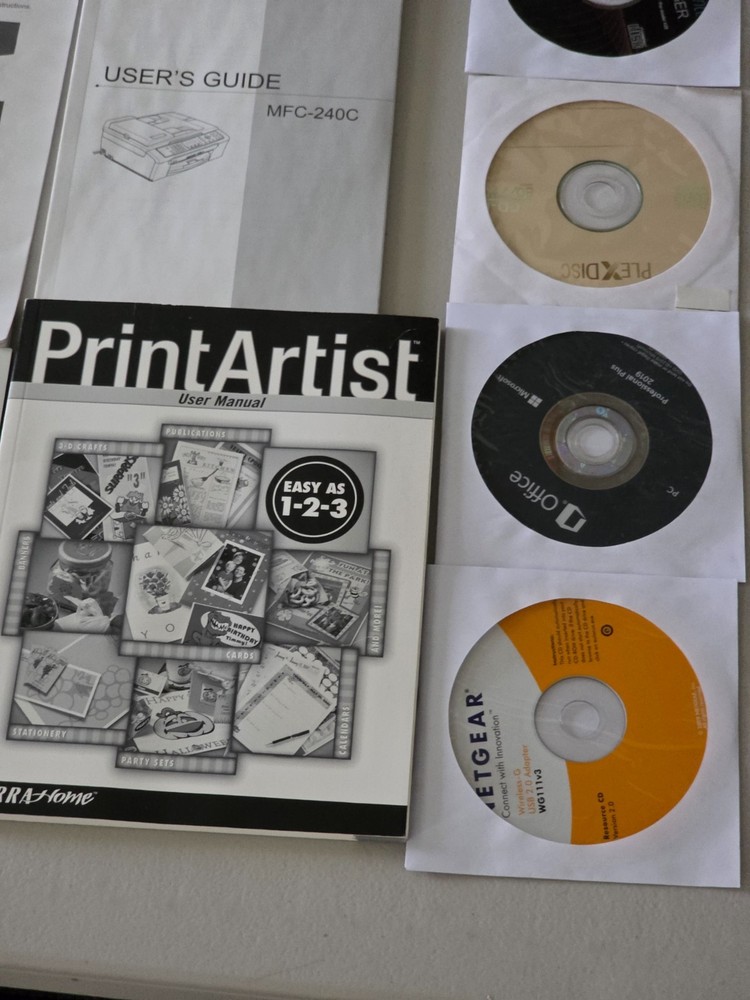 Misc early 00s computer software CD Disc Lot, pamphlets manuals