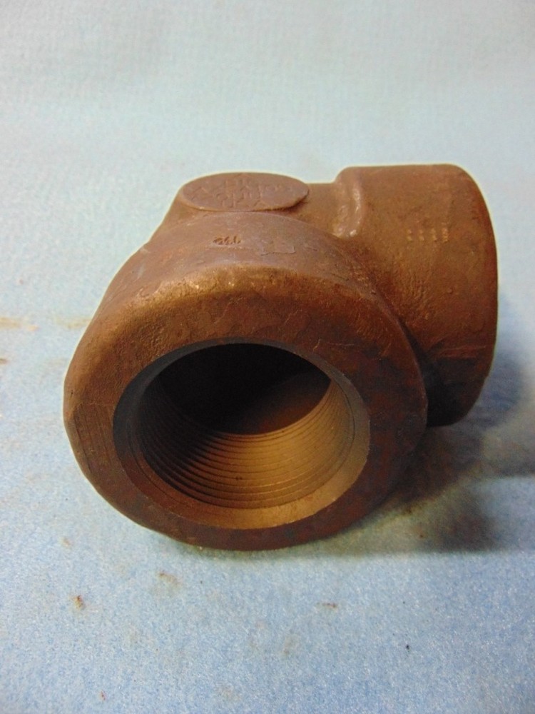 90° ELBOW 1-1/2" THREADED B16 720UU A/SA105