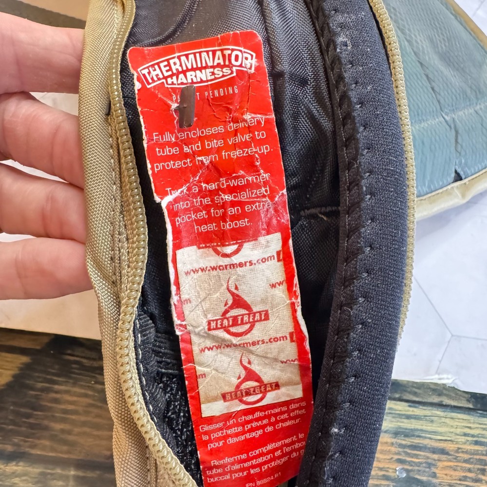 Camelback Snobowl Hydroback Hydration Hiking Backpack 32oz Bladder Tan in EUC