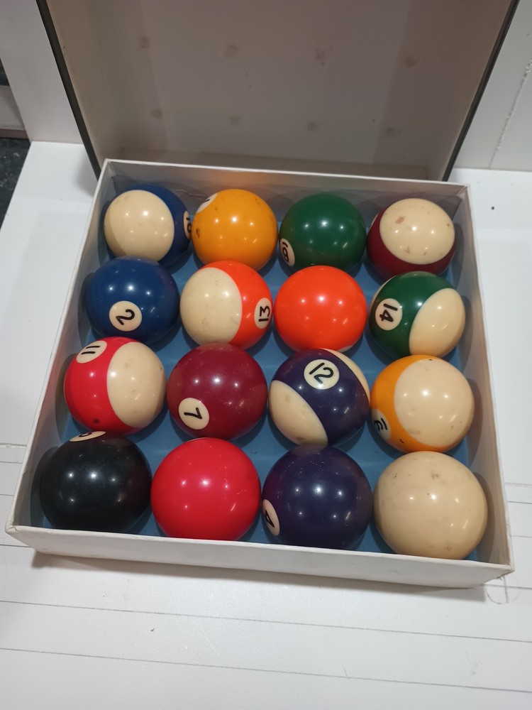 Crest Professional Billiard Ball Set