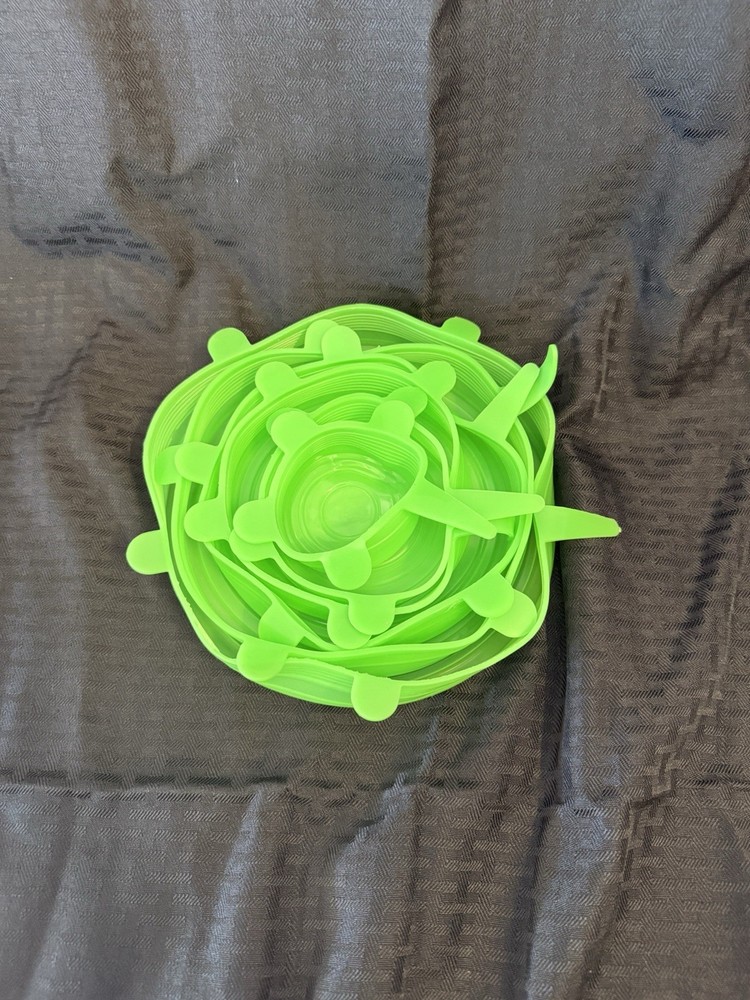 Stretchy silicone Lids Includes 6 different sizes FITS ANY SIZE