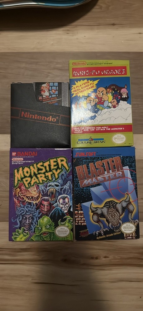 NES System Console / 2 Controllers / 1 Zapper / 4 Games / Read Description