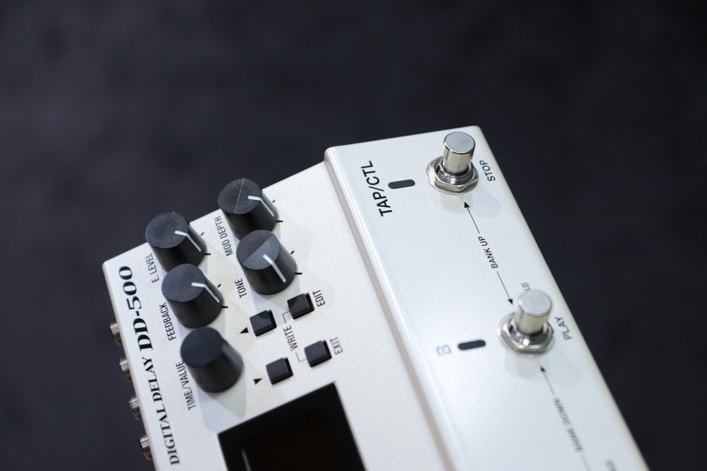 Boss DD-500 Digital Delay 12 Versatile Delay Modes with Looper Effect Pedal